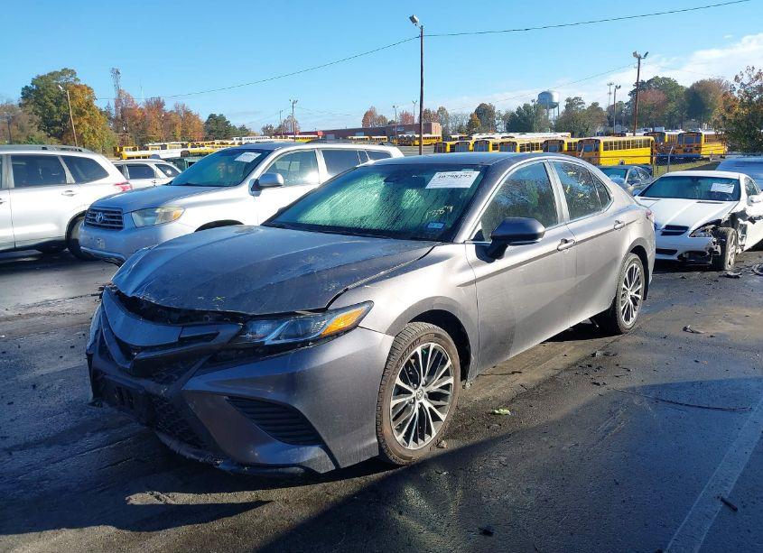 Photo 2 of 2020 Toyota Camry SE (VIN 4T1M11AK0LU951389)