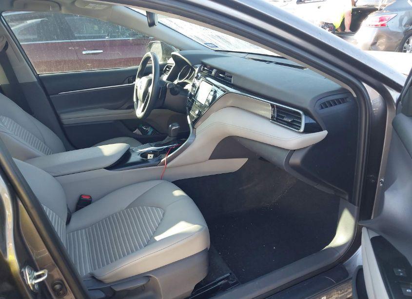 Photo 5 of 2020 Toyota Camry SE (VIN 4T1M11AK0LU951389)