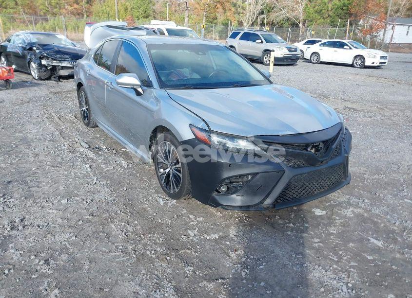 2020 Toyota Camry SE (VIN 4T1M11AK0LU983677) main photo