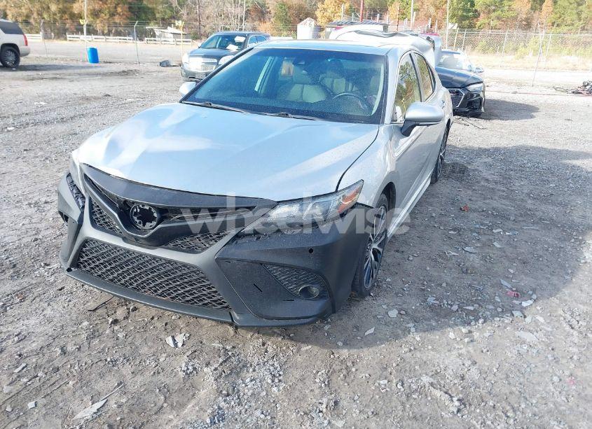 Photo 2 of 2020 Toyota Camry SE (VIN 4T1M11AK0LU983677)