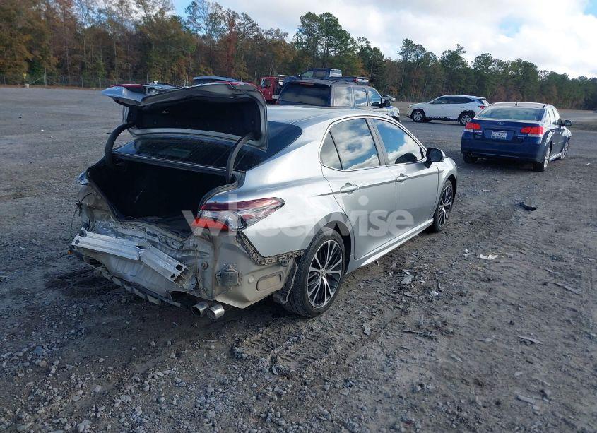 Photo 4 of 2020 Toyota Camry SE (VIN 4T1M11AK0LU983677)