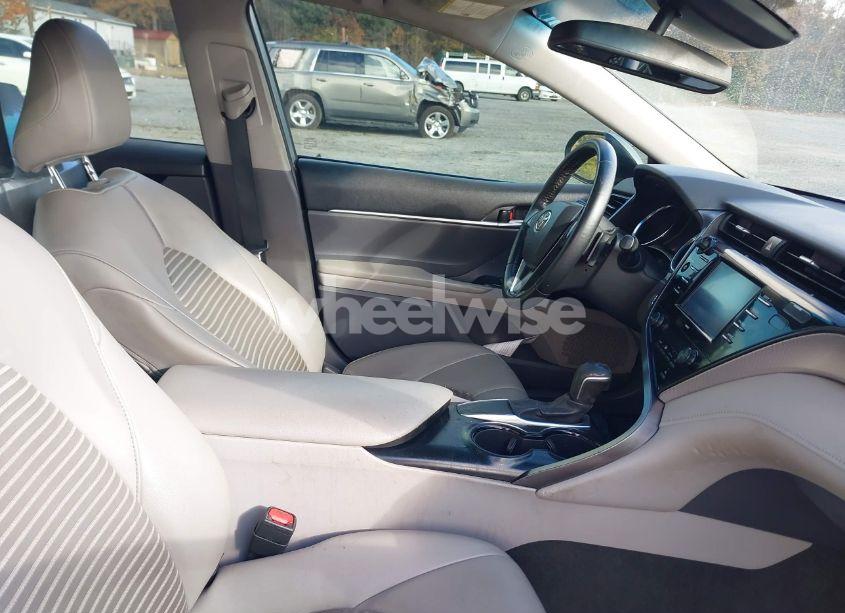 Photo 5 of 2020 Toyota Camry SE (VIN 4T1M11AK0LU983677)