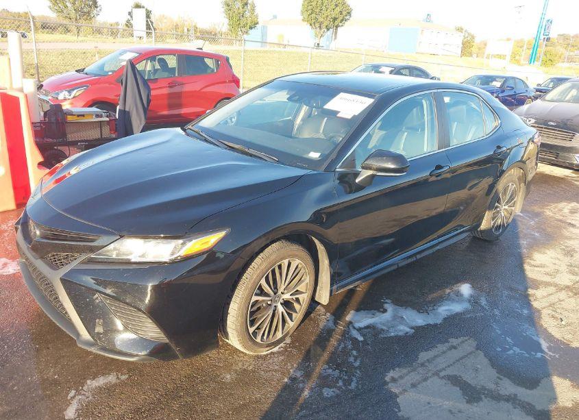 Photo 2 of 2020 Toyota Camry SE (VIN 4T1M11AK1LU955192)