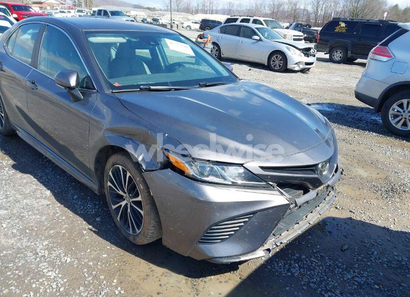 2020 Toyota Camry SE (VIN 4T1M11AK1LU979850) main photo