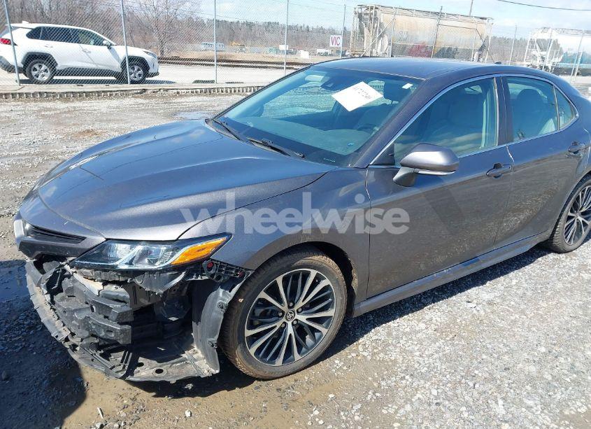Photo 2 of 2020 Toyota Camry SE (VIN 4T1M11AK1LU979850)