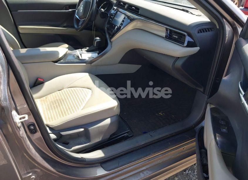 Photo 5 of 2020 Toyota Camry SE (VIN 4T1M11AK1LU979850)