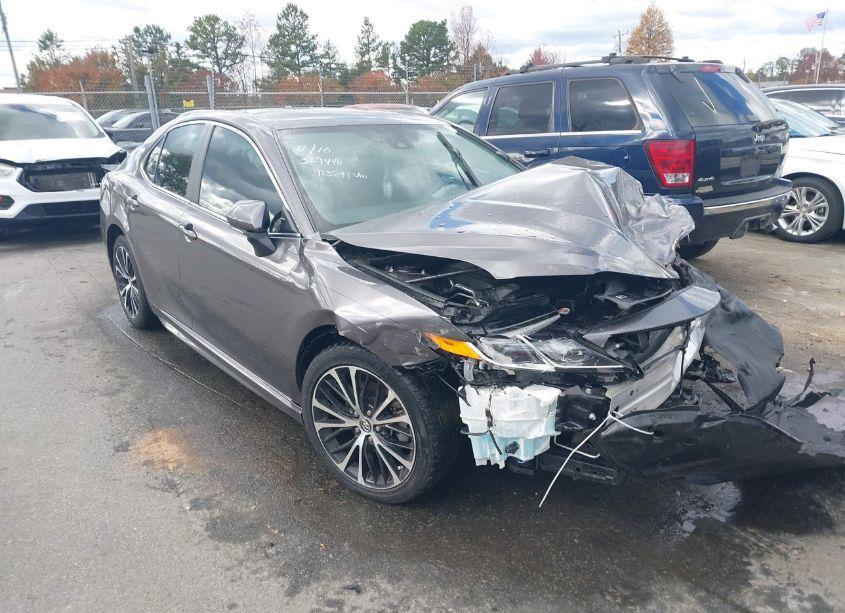 2020 Toyota Camry SE (VIN 4T1M11AK2LU933847) main photo