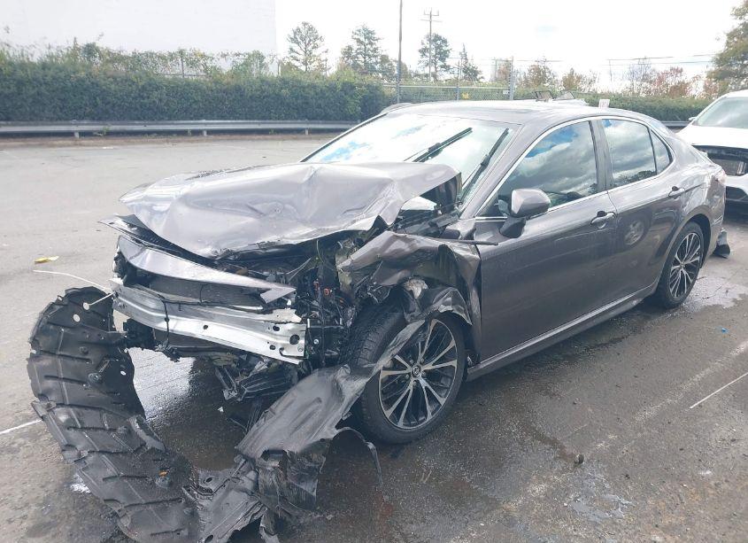 Photo 2 of 2020 Toyota Camry SE (VIN 4T1M11AK2LU933847)