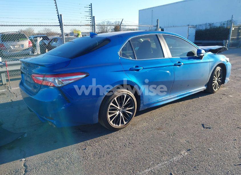 Photo 4 of 2020 Toyota Camry SE (VIN 4T1M11AK3LU313461)