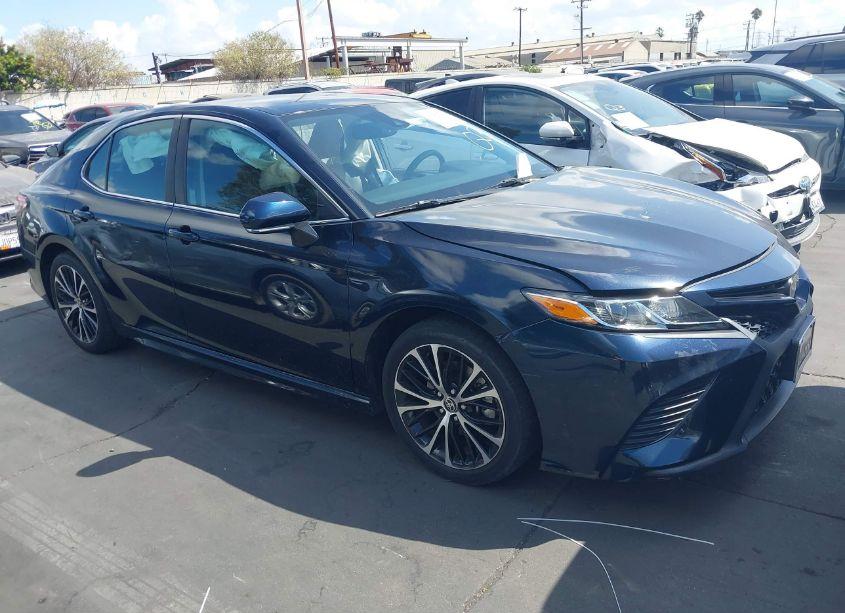 2020 Toyota Camry SE (VIN 4T1M11AK3LU397779) main photo