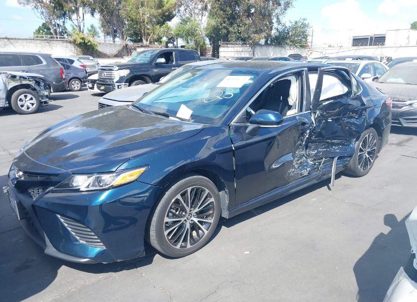 Photo 2 of 2020 Toyota Camry SE (VIN 4T1M11AK3LU397779)