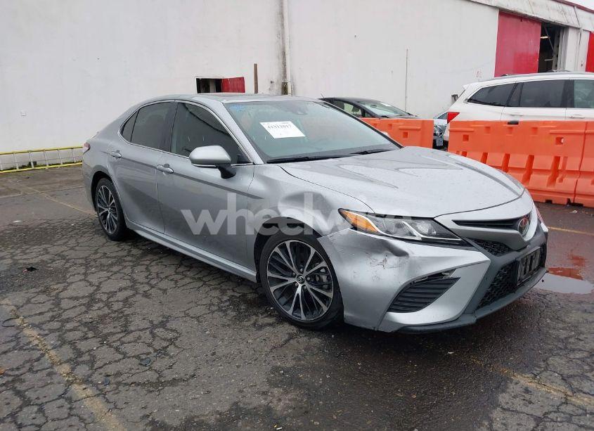 2020 Toyota Camry SE (VIN 4T1M11AK3LU895500) main photo