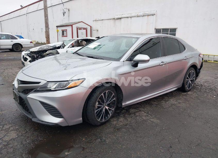 Photo 2 of 2020 Toyota Camry SE (VIN 4T1M11AK3LU895500)