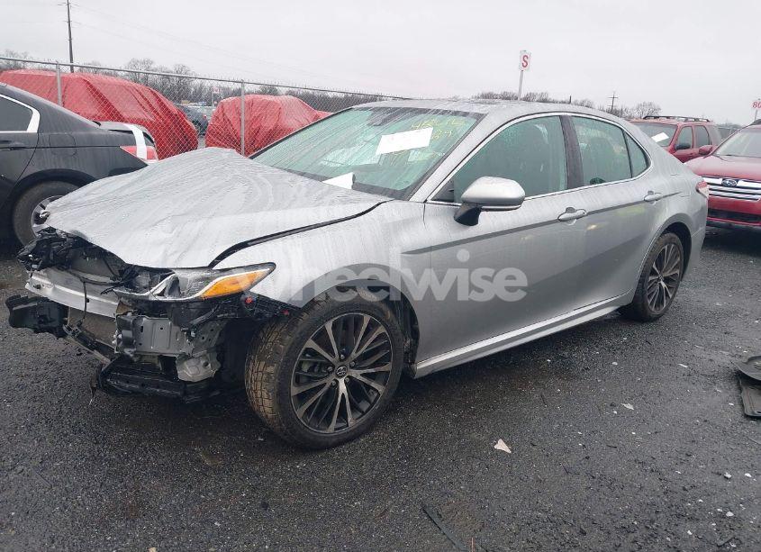 Photo 2 of 2020 Toyota Camry SE (VIN 4T1M11AK3LU923201)