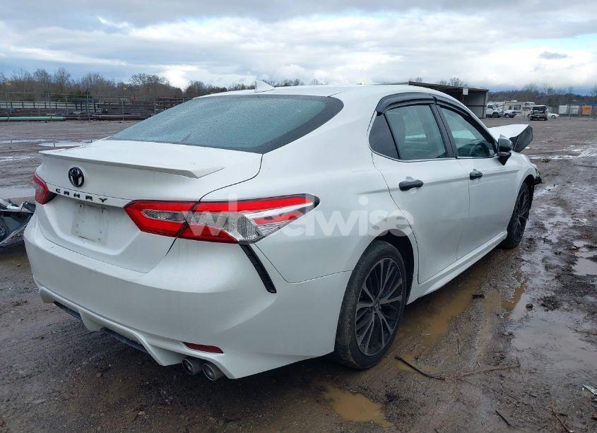 Photo 4 of 2020 Toyota Camry SE (VIN 4T1M11AK4LU891990)