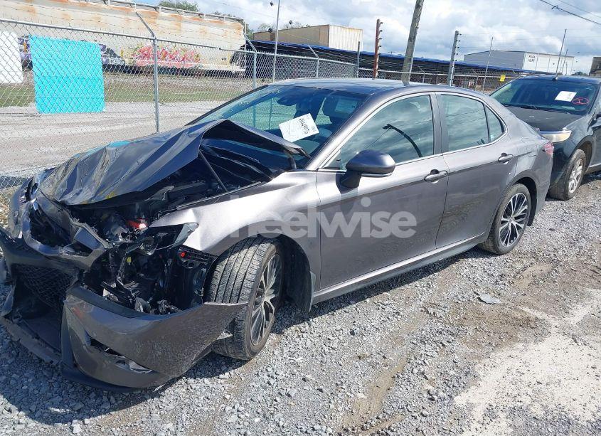 Photo 2 of 2020 Toyota Camry SE (VIN 4T1M11AK4LU996237)