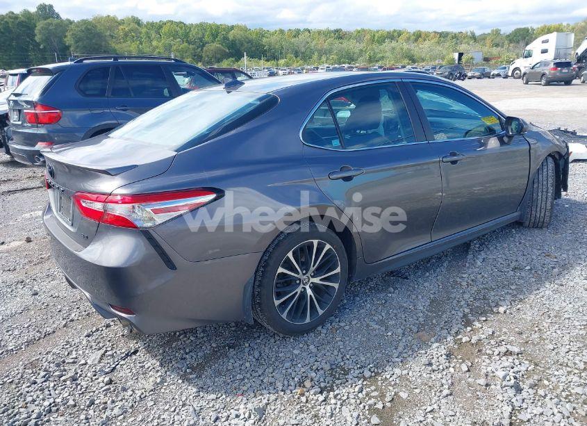 Photo 4 of 2020 Toyota Camry SE (VIN 4T1M11AK4LU996237)