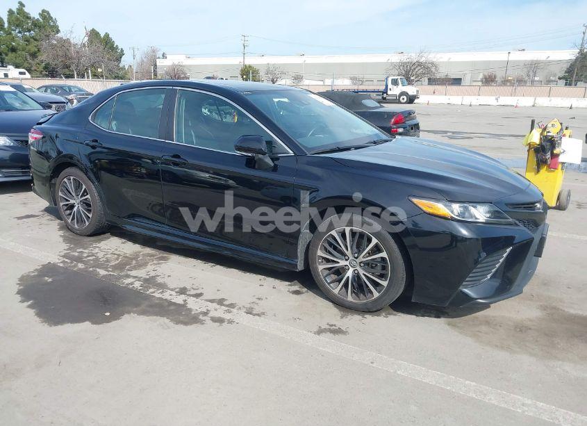 2020 Toyota Camry SE (VIN 4T1M11AK5LU923801) main photo