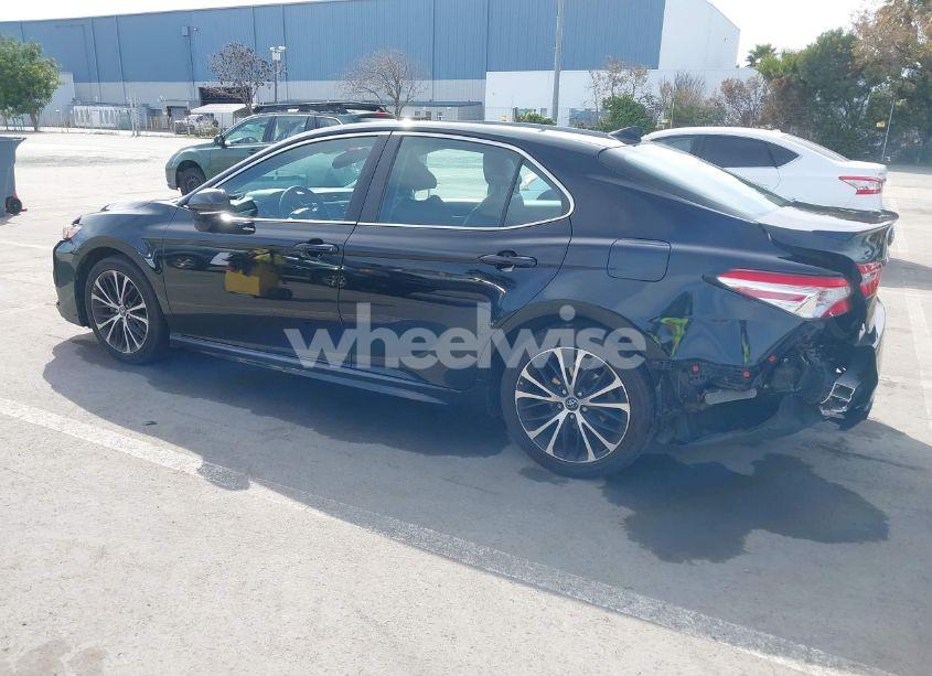 Photo 3 of 2020 Toyota Camry SE (VIN 4T1M11AK5LU923801)