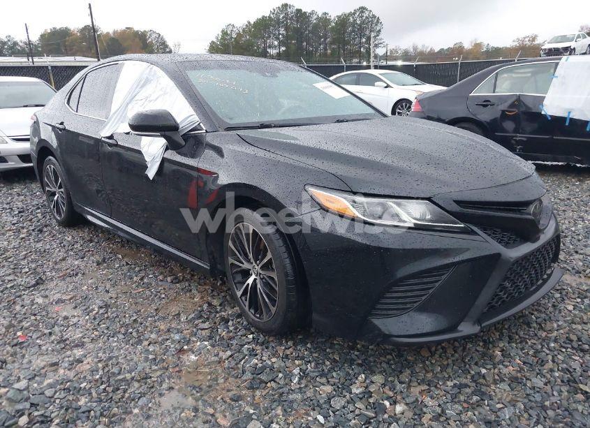 2020 Toyota Camry SE (VIN 4T1M11AK6LU946083) main photo