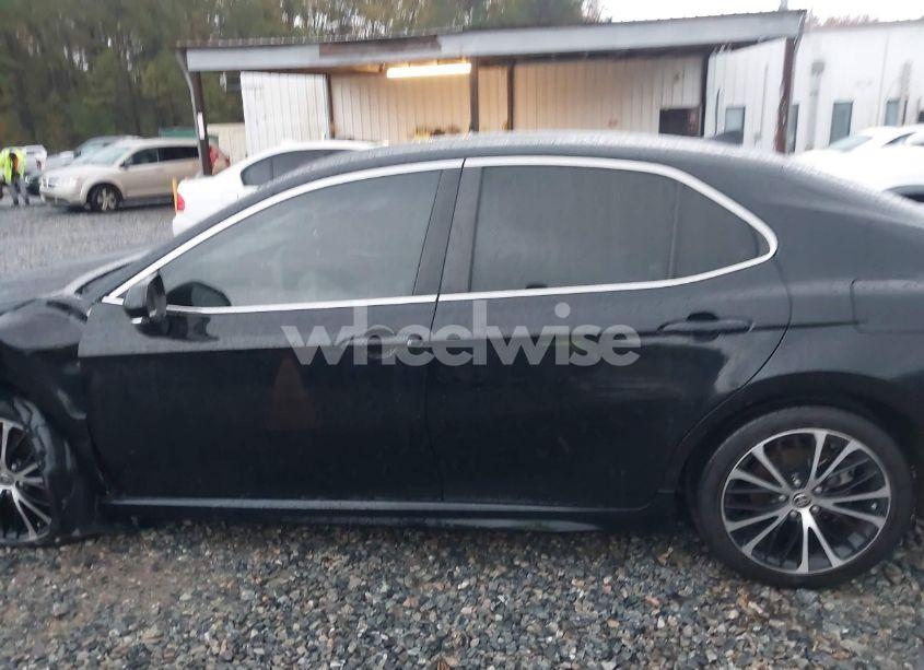 Photo 14 of 2020 Toyota Camry SE (VIN 4T1M11AK6LU946083)