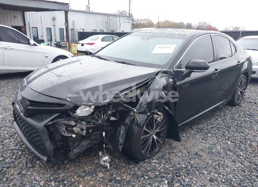 Photo 2 of 2020 Toyota Camry SE (VIN 4T1M11AK6LU946083)