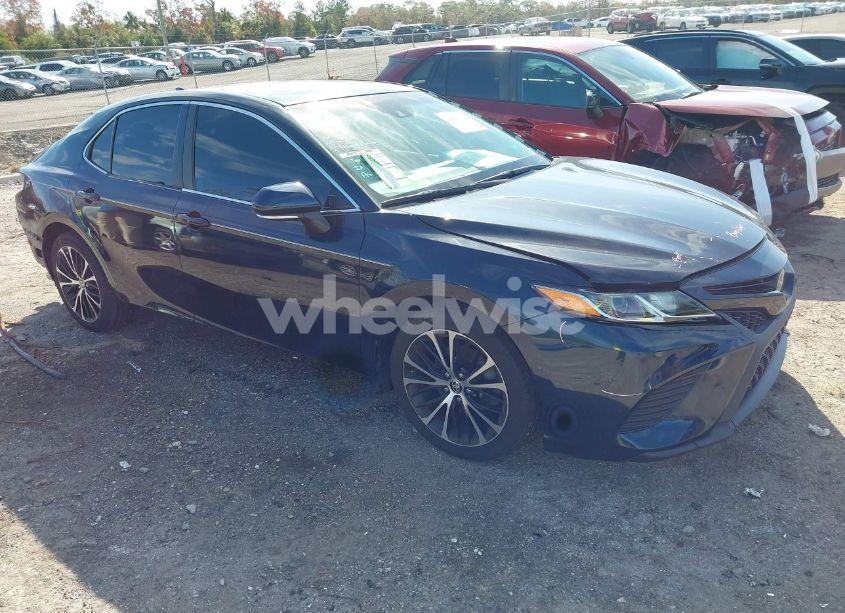 2020 Toyota Camry SE (VIN 4T1M11AK6LU946262) main photo