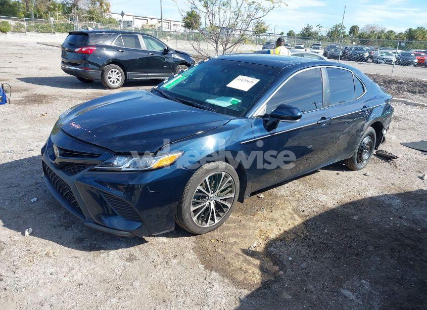 Photo 2 of 2020 Toyota Camry SE (VIN 4T1M11AK6LU946262)