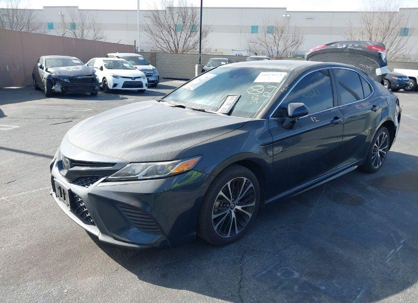 Photo 2 of 2020 Toyota Camry SE (VIN 4T1M11AK7LU880059)