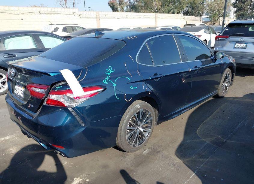 Photo 4 of 2020 Toyota Camry SE (VIN 4T1M11AK7LU880059)