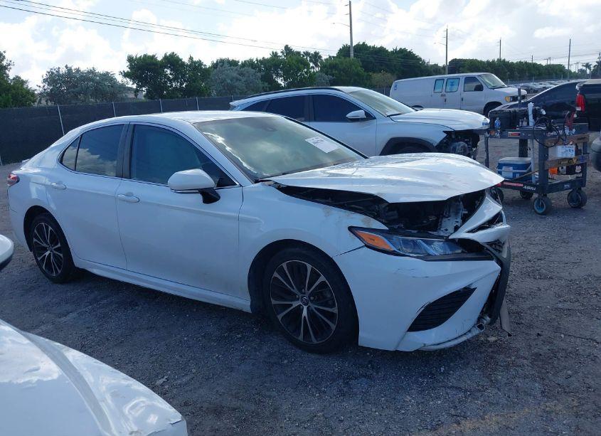 2020 Toyota Camry SE (VIN 4T1M11AK8LU909536) main photo