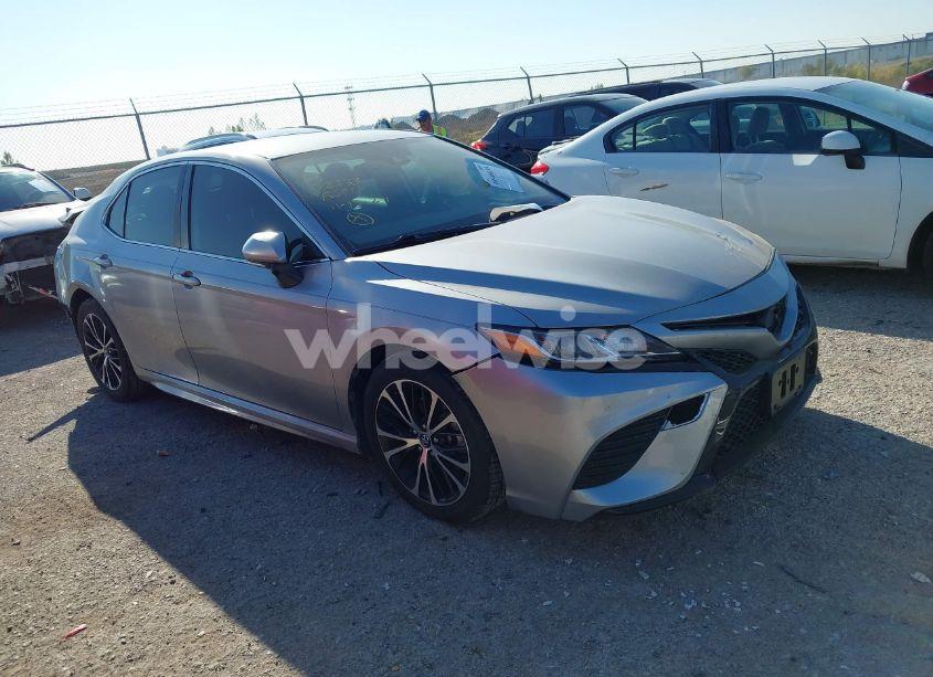 2020 Toyota Camry SE (VIN 4T1M11AK9LU931805) main photo