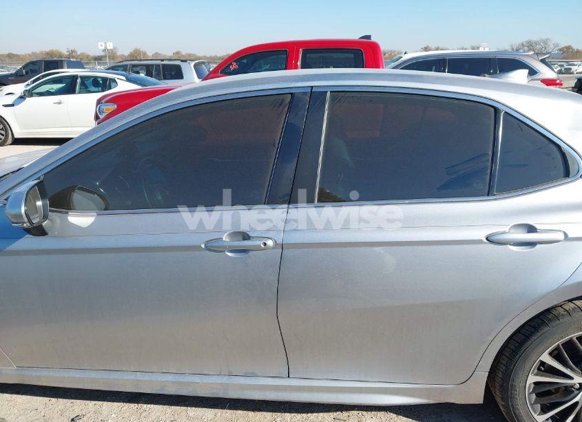 Photo 13 of 2020 Toyota Camry SE (VIN 4T1M11AK9LU931805)