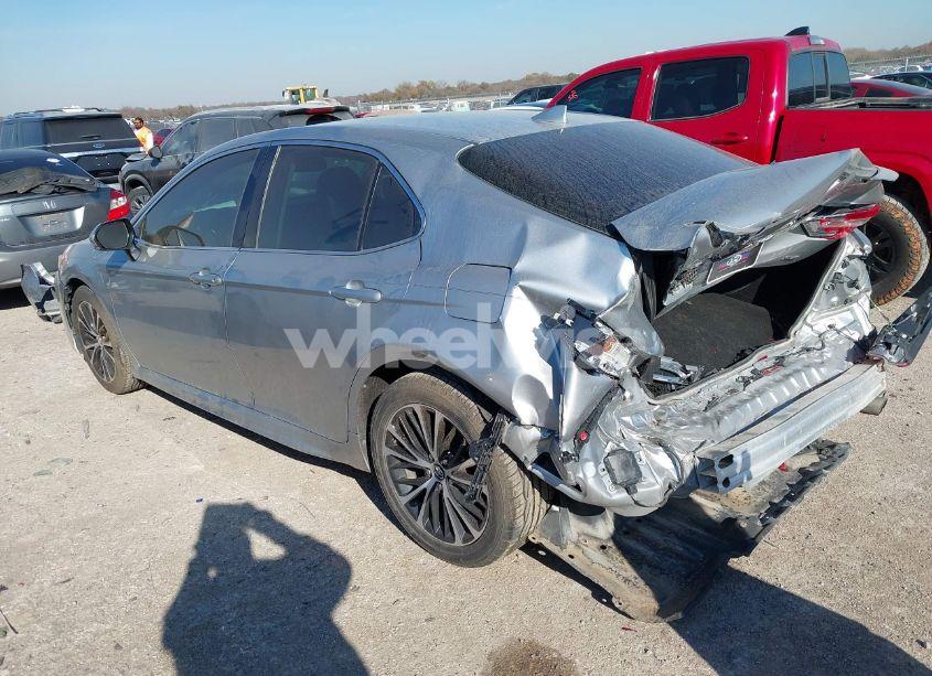 Photo 3 of 2020 Toyota Camry SE (VIN 4T1M11AK9LU931805)