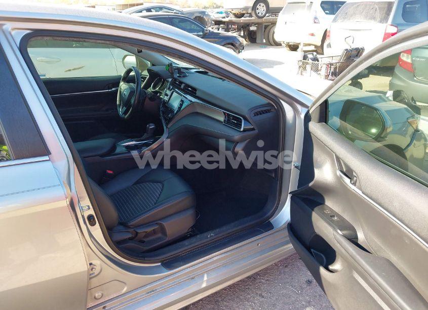 Photo 5 of 2020 Toyota Camry SE (VIN 4T1M11AK9LU931805)