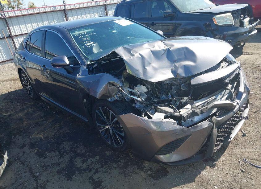 2020 Toyota Camry SE (VIN 4T1M11AK9LU975884) main photo