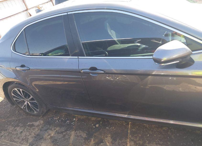 Photo 13 of 2020 Toyota Camry SE (VIN 4T1M11AK9LU975884)