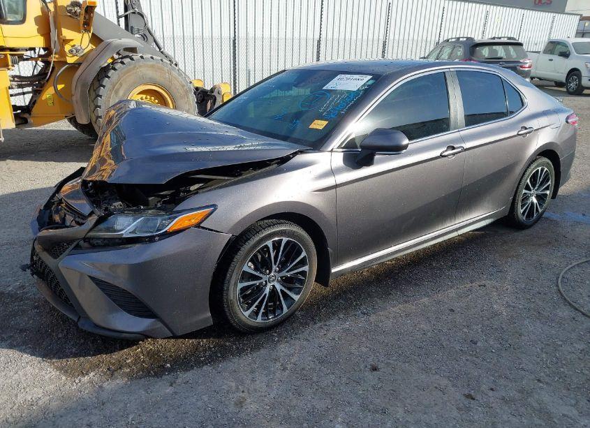 Photo 2 of 2020 Toyota Camry SE (VIN 4T1M11AK9LU975884)