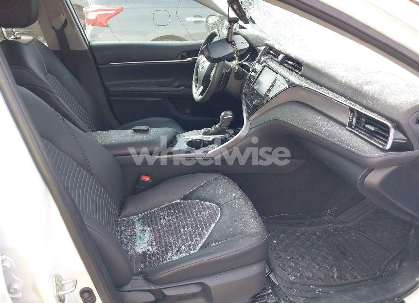 Photo 5 of 2020 Toyota Camry SE (VIN 4T1M11AKXLU392725)