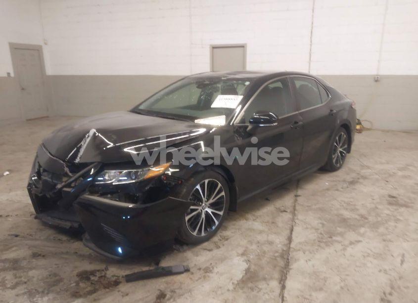 Photo 2 of 2020 Toyota Camry SE AWD (VIN 4T1M11BK8LU006009)