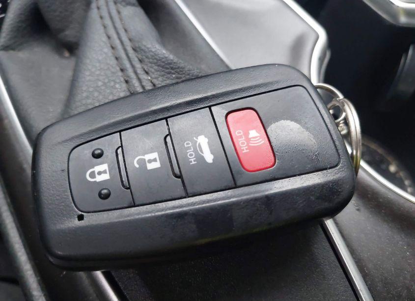 Photo 11 of 2021 Toyota Camry LE (VIN 4T1R11AK0MU440613)