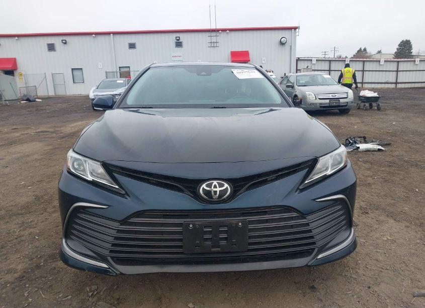 Photo 13 of 2021 Toyota Camry LE (VIN 4T1R11AK0MU440613)