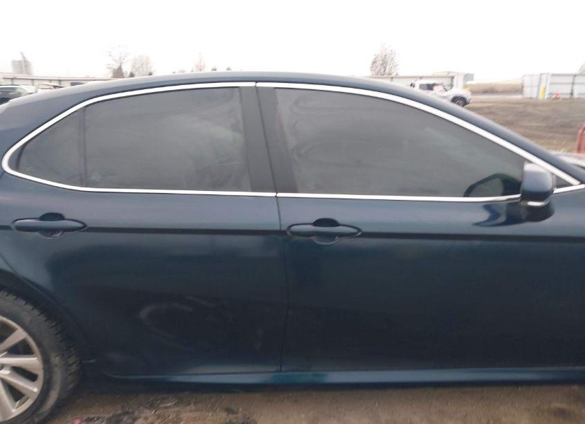 Photo 14 of 2021 Toyota Camry LE (VIN 4T1R11AK0MU440613)