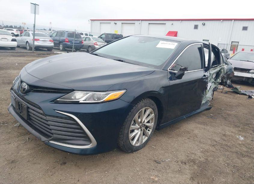 Photo 2 of 2021 Toyota Camry LE (VIN 4T1R11AK0MU440613)