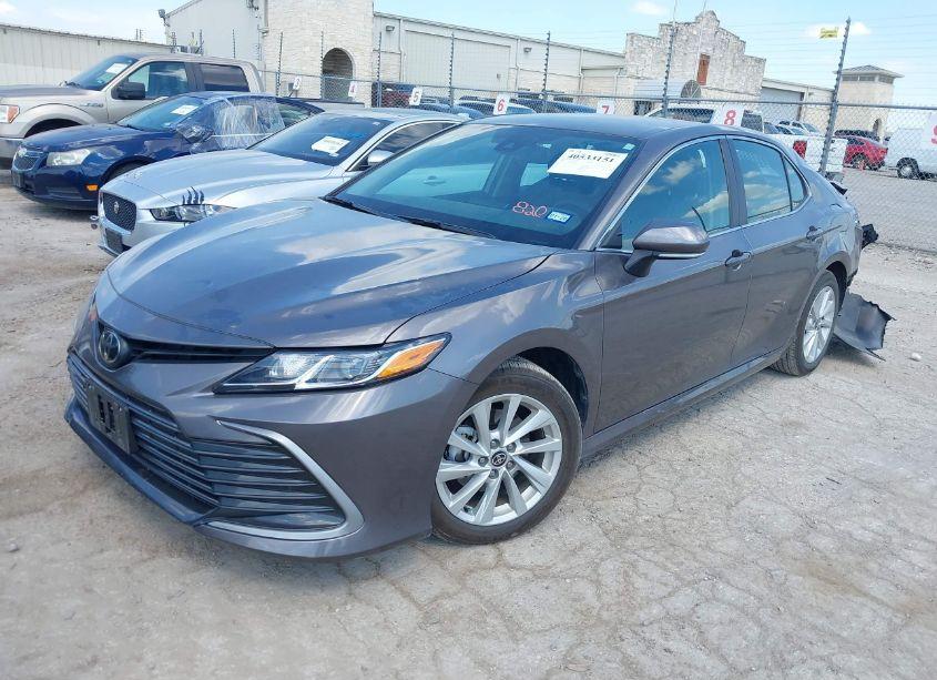 Photo 2 of 2024 Toyota Camry LE (VIN 4T1R11AK0RU221996)