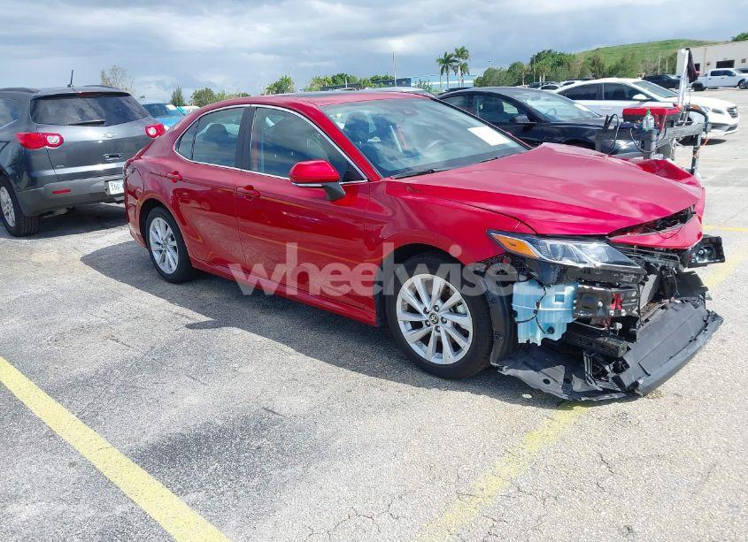 2024 Toyota Camry LE (VIN 4T1R11AK0RU226695) main photo