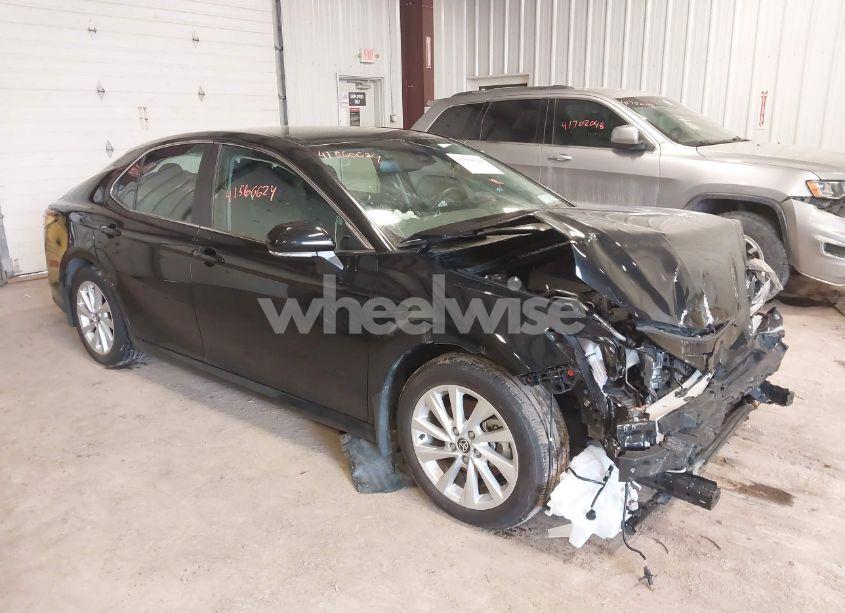 2024 Toyota Camry LE (VIN 4T1R11AK1RU242727) main photo
