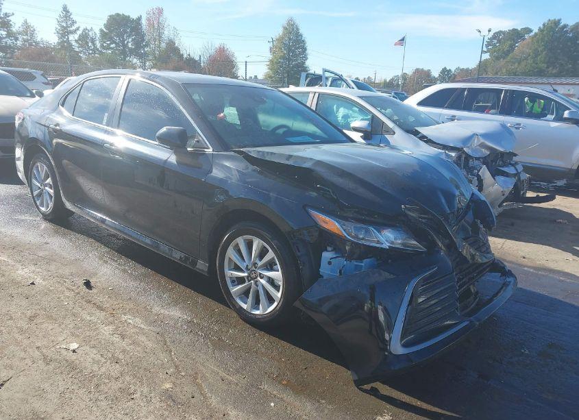 2024 Toyota Camry LE (VIN 4T1R11AK1RU890388) main photo