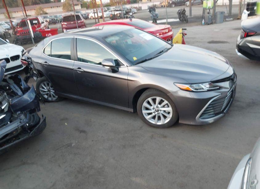 Photo 13 of 2021 Toyota Camry LE (VIN 4T1R11AK2MU496505)