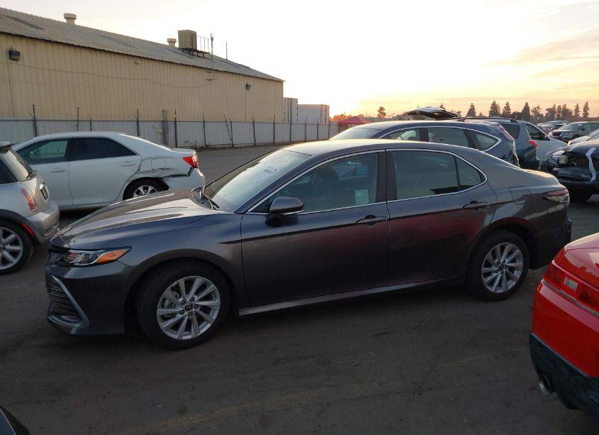 Photo 14 of 2021 Toyota Camry LE (VIN 4T1R11AK2MU496505)